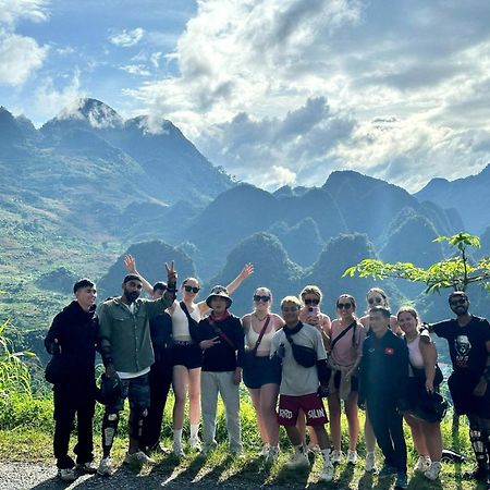Bong Hostel Ha Giang Loop Exteriör bild