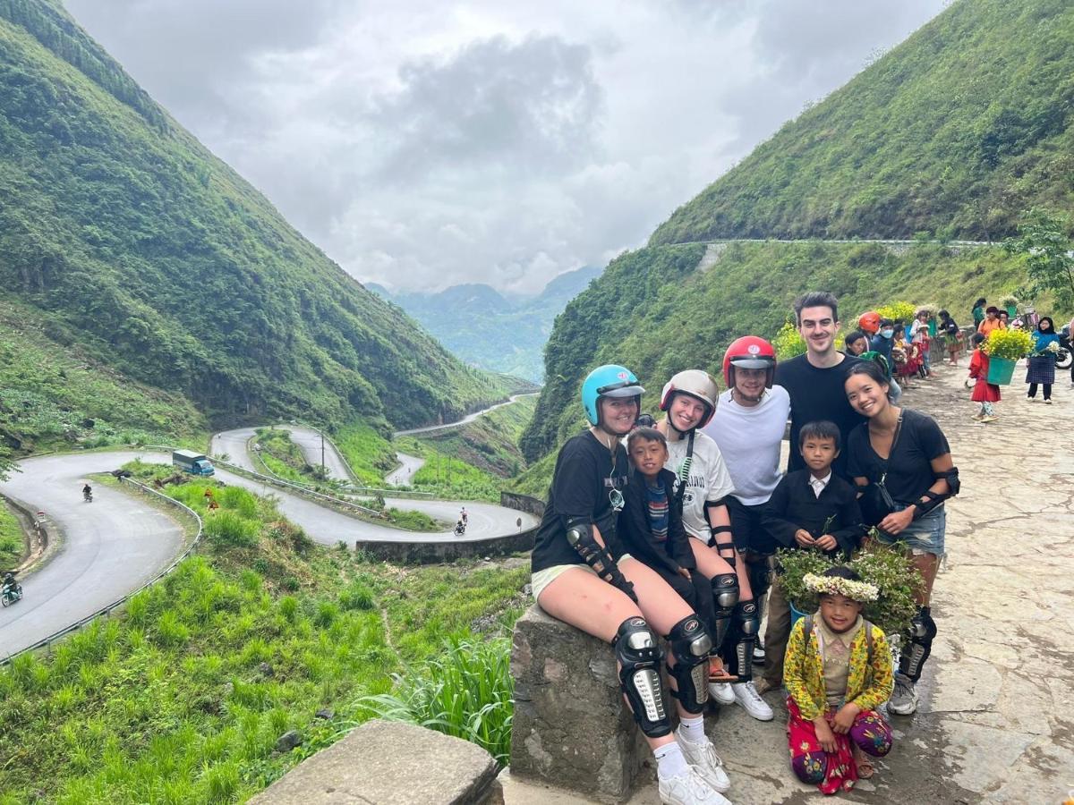 Bong Hostel Ha Giang Loop Exteriör bild